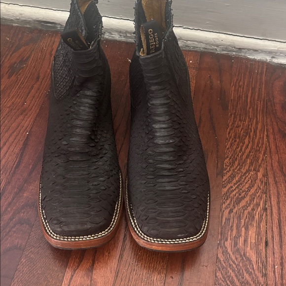 Men's Black Textured Leather Boots